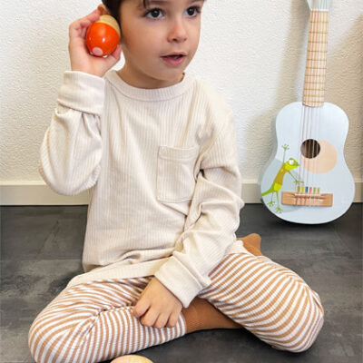 geluids-eieren-small-foot-met-kind Kind_met_geluidsei