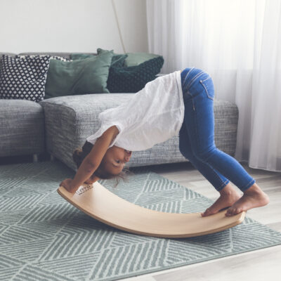 Momentsbykelly-2 2 Kind speelt met de wobbel