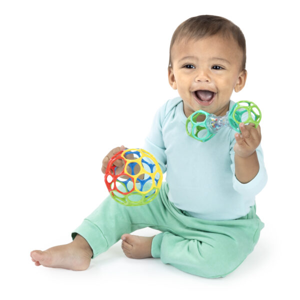 Kind met cadeauset van Oball