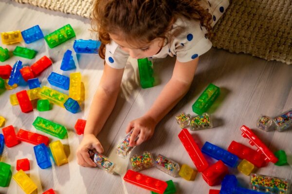 kind speelt met jelyy blox