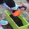 schep in de tuin