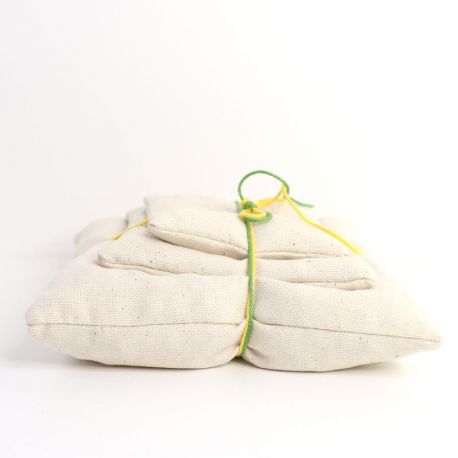 zakjes met pitten, zand en rijst