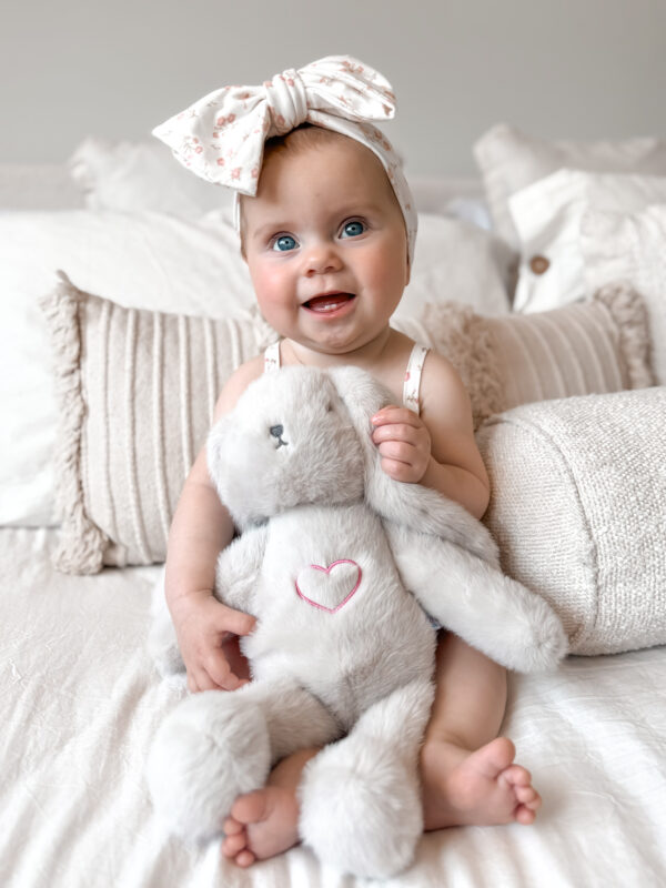 kindje met lulla Bunny Slaapknuffel